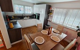 Lovely 2 Bedroom Modern Ground Floor Flat